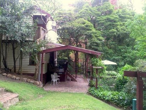 Stone'S Throw Cottage Bed And Breakfast Belgrave Exterior photo